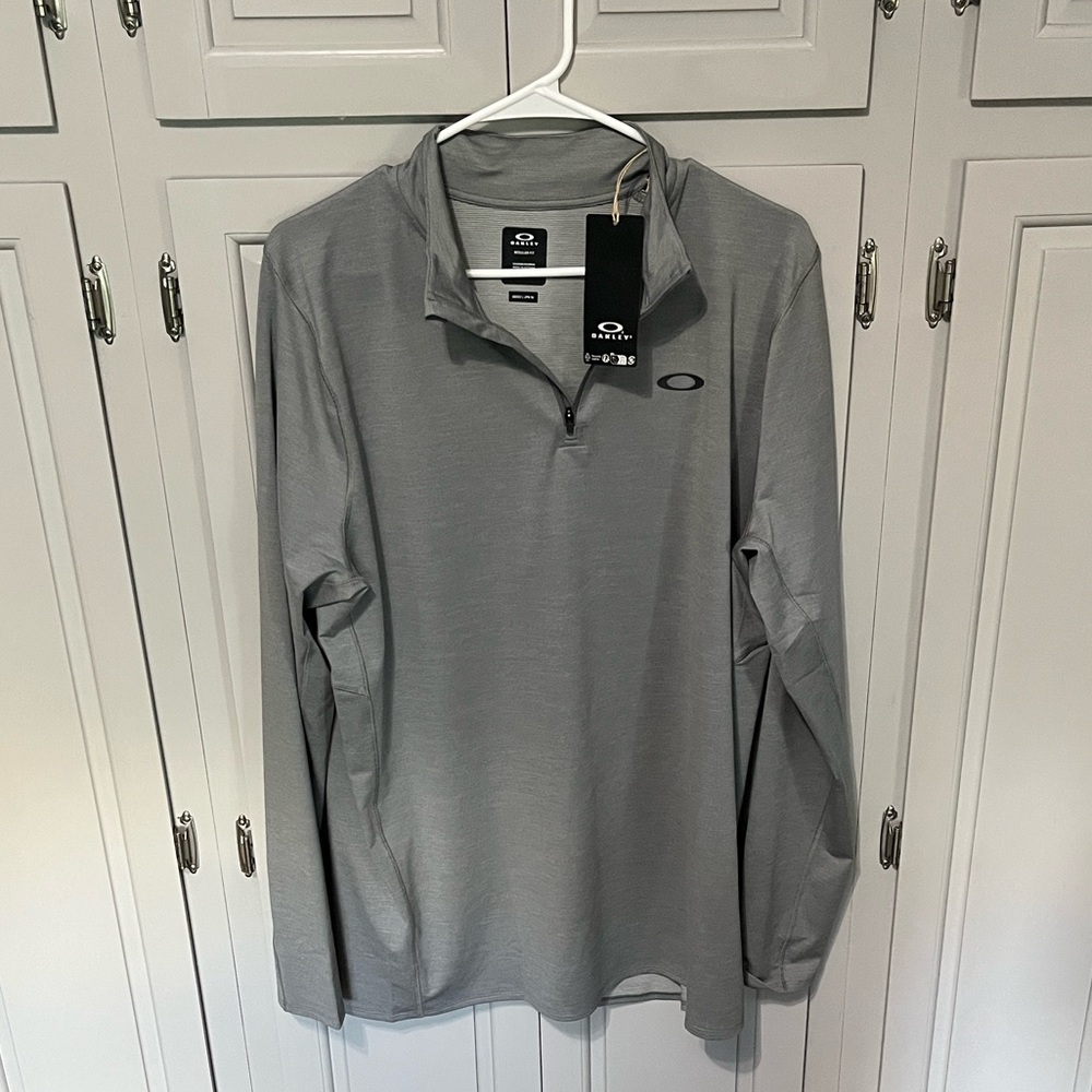 NWT Oakley Men's Silver Quarter-Zip Pullover. XXL